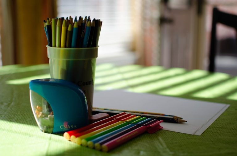 Selecting the Right Art Supplies for Young Creatives